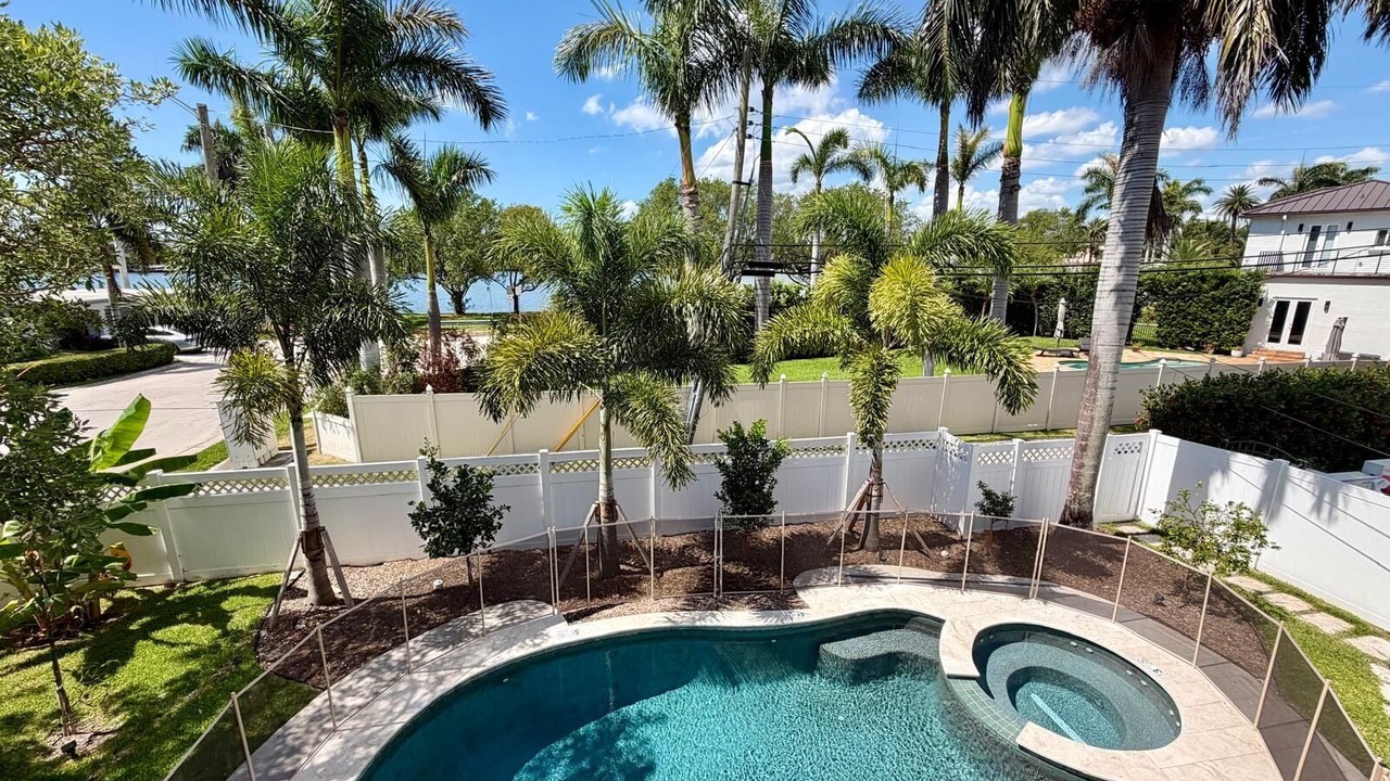 Photo of Outdoor in Hollywood Lakes