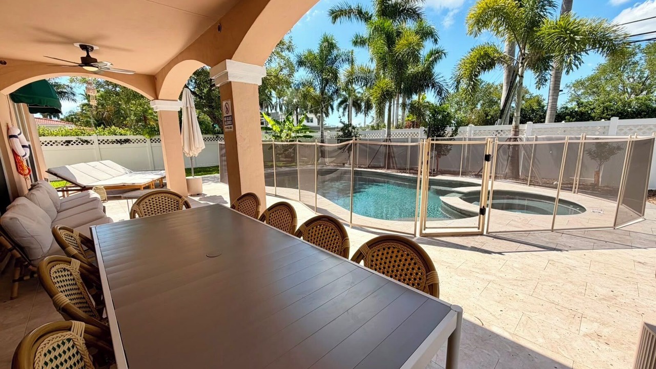 Photo of Outdoor in Hollywood Lakes