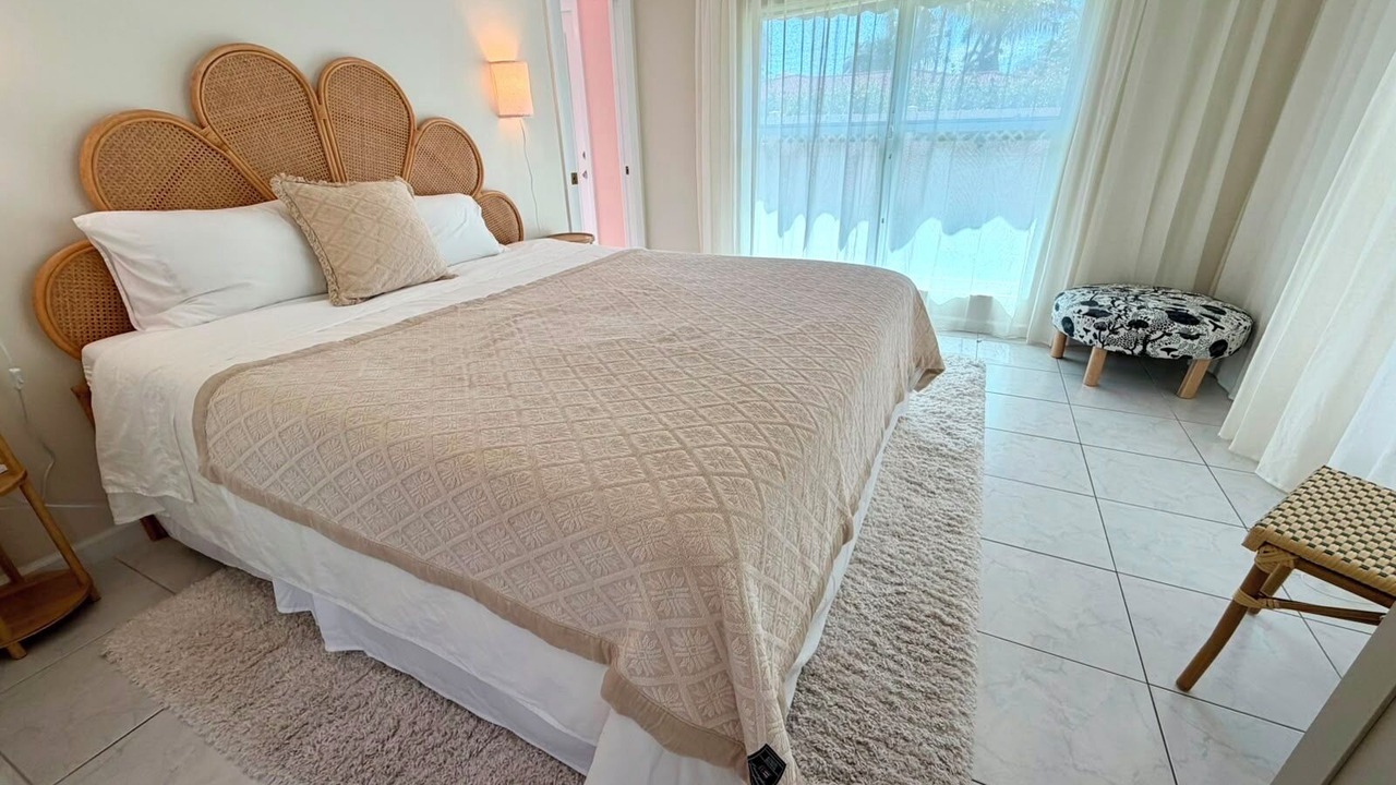 Photo of Bedroom in Hollywood Lakes