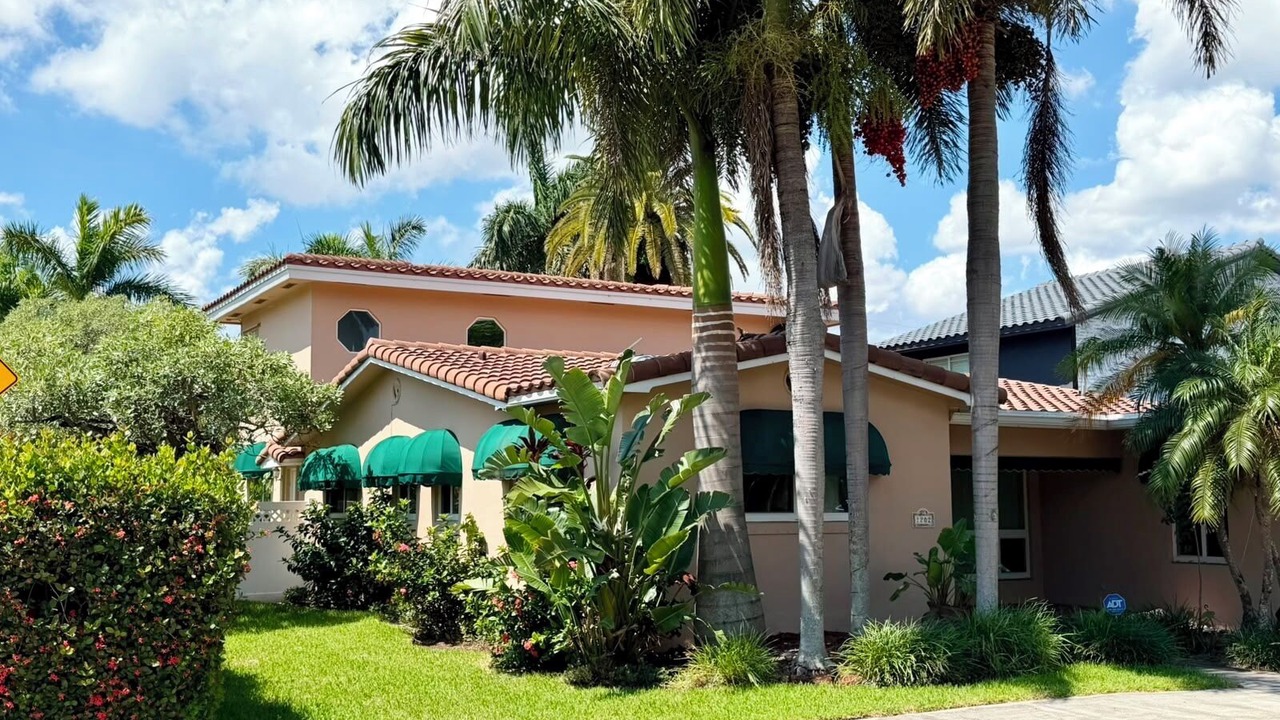 Photo of Outdoor in Hollywood Lakes
