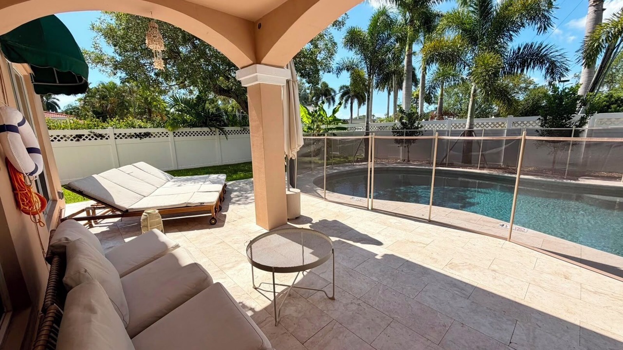 Photo of Outdoor in Hollywood Lakes