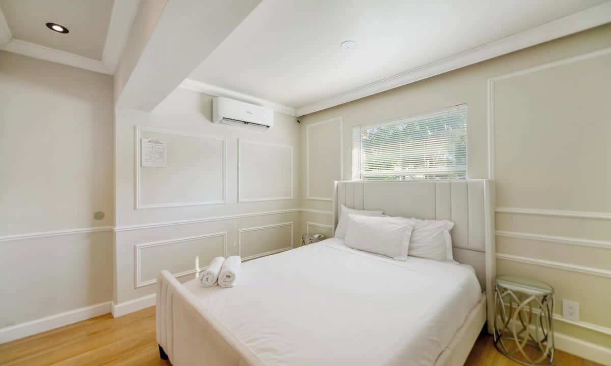 Photo of Bedroom in Middle River Terrace