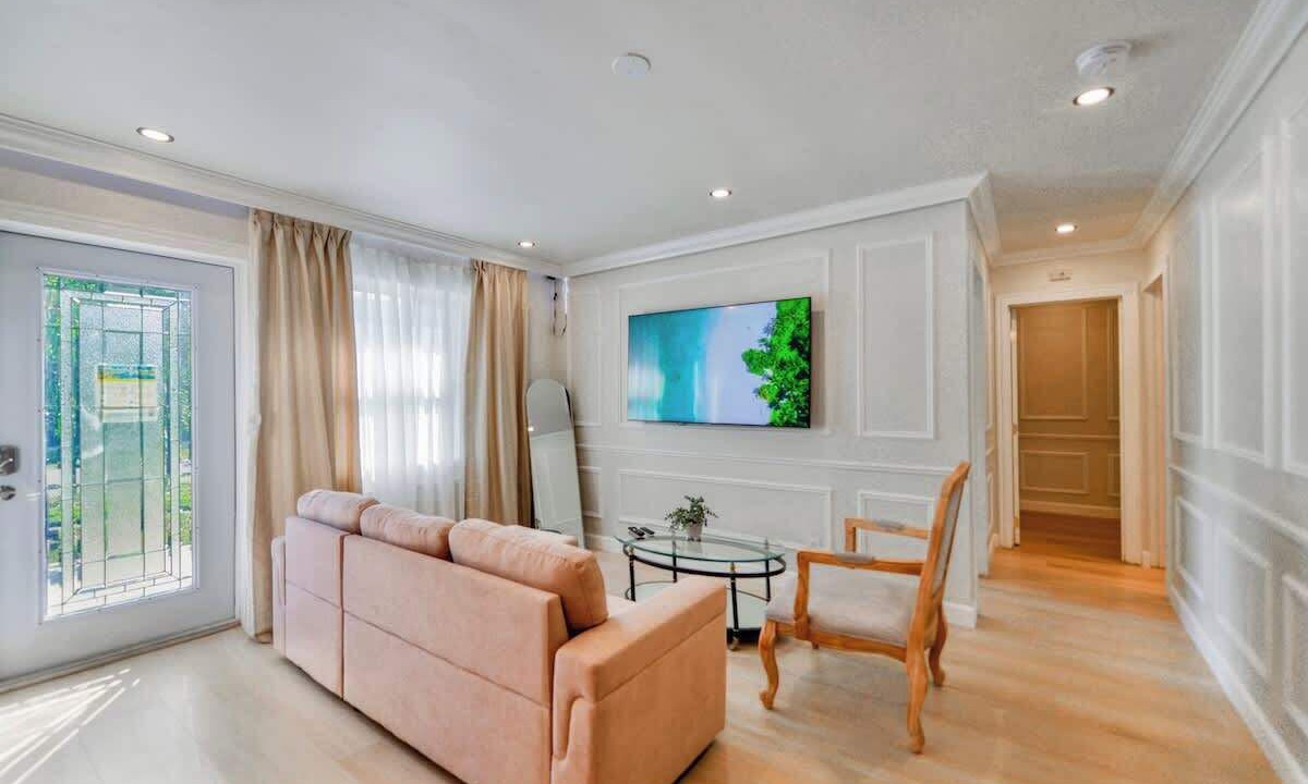Photo of Livingroom in Middle River Terrace