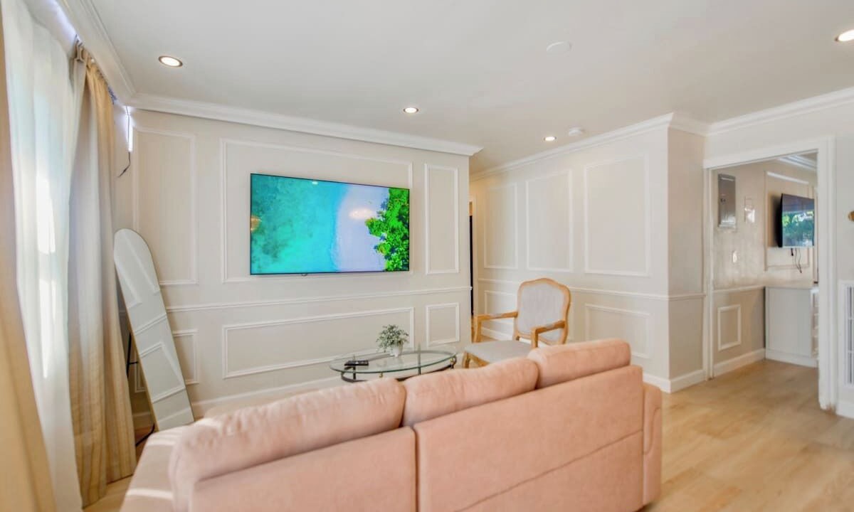 Photo of Livingroom in Middle River Terrace