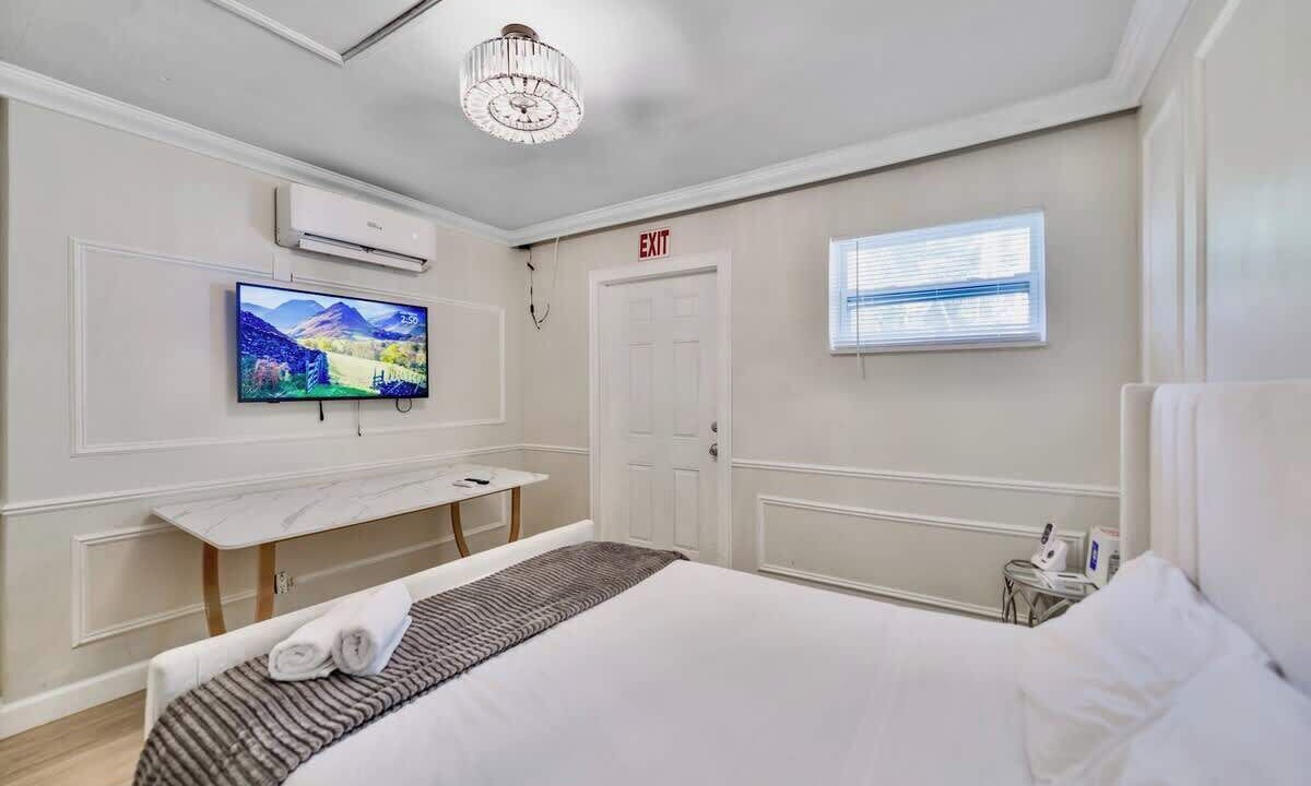 Photo of Bedroom in Middle River Terrace