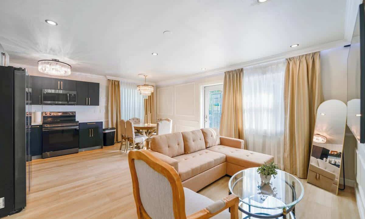 Photo of Livingroom in Middle River Terrace
