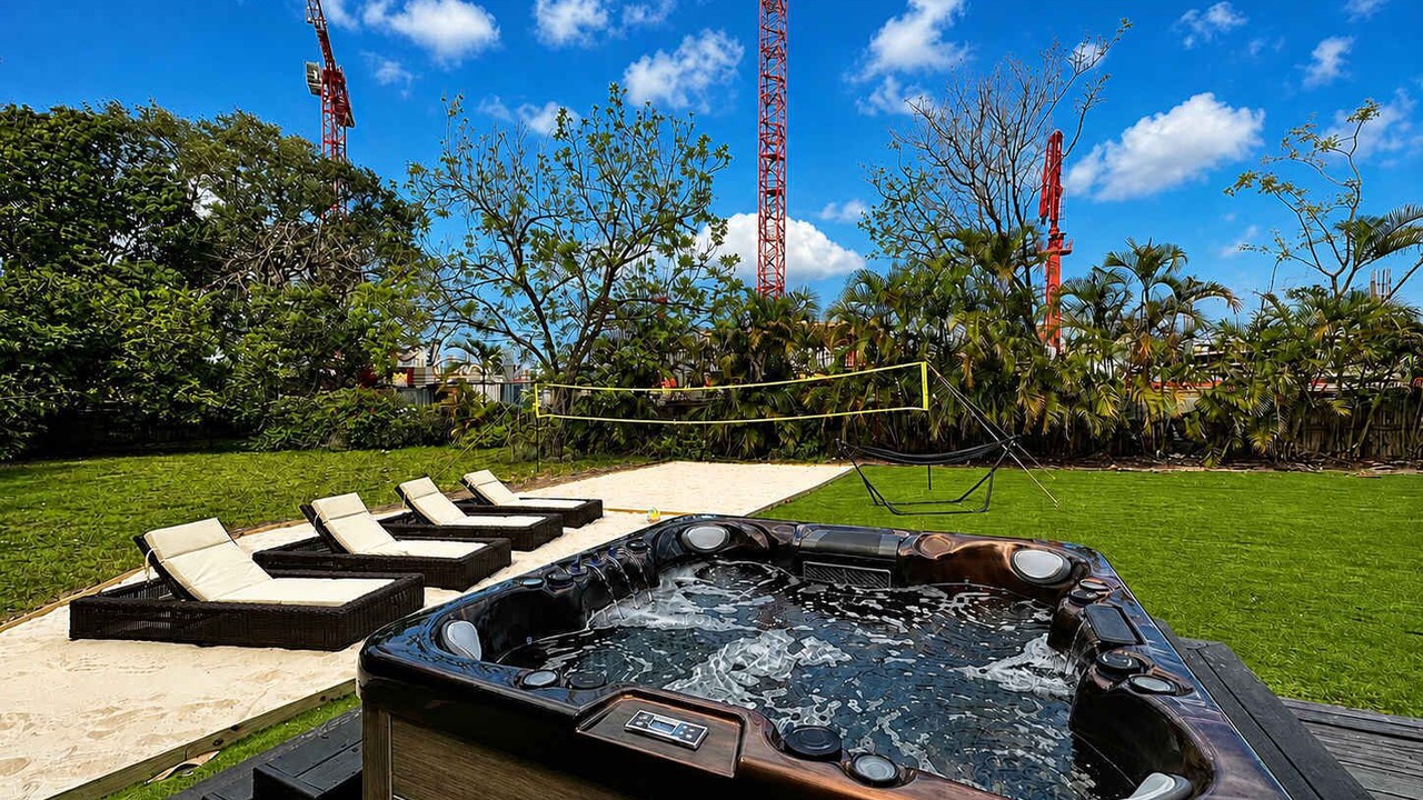 Photo of Outdoor in North Miami