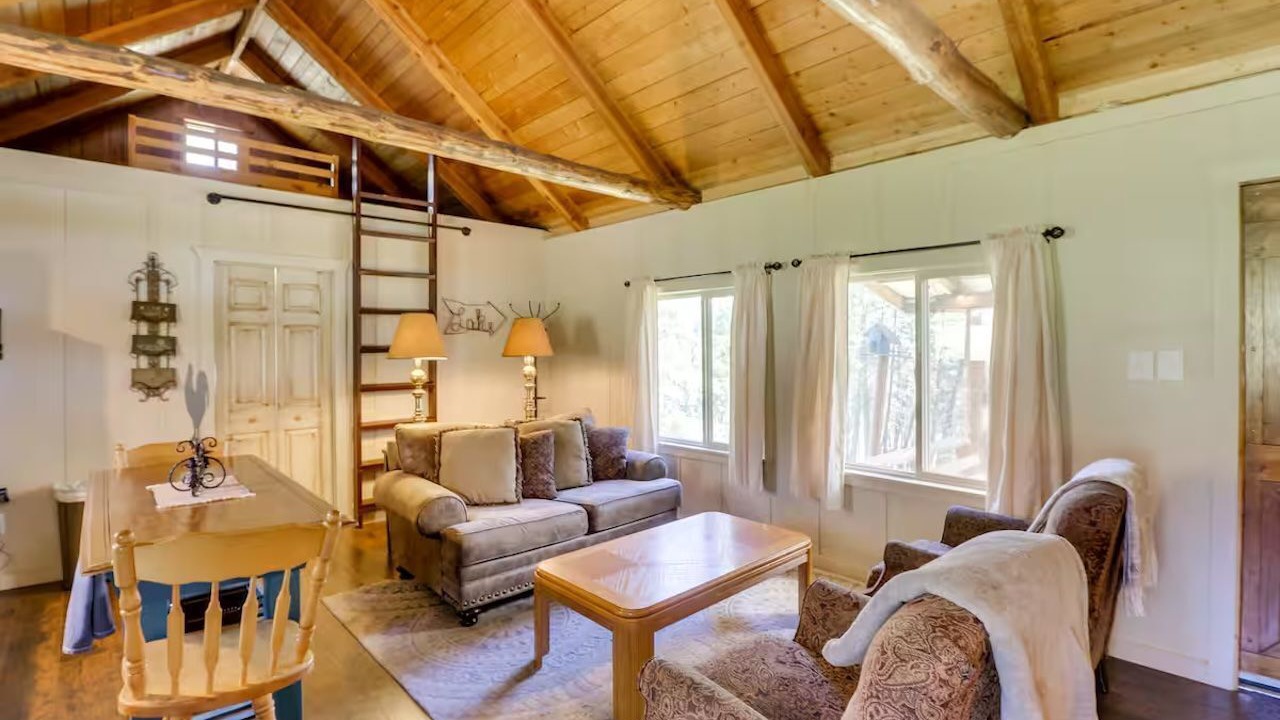Photo of Livingroom in Rexford