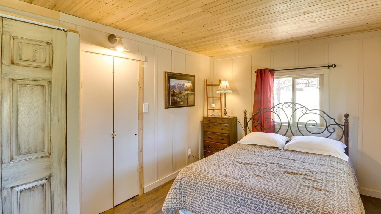 Photo of Bedroom in Rexford