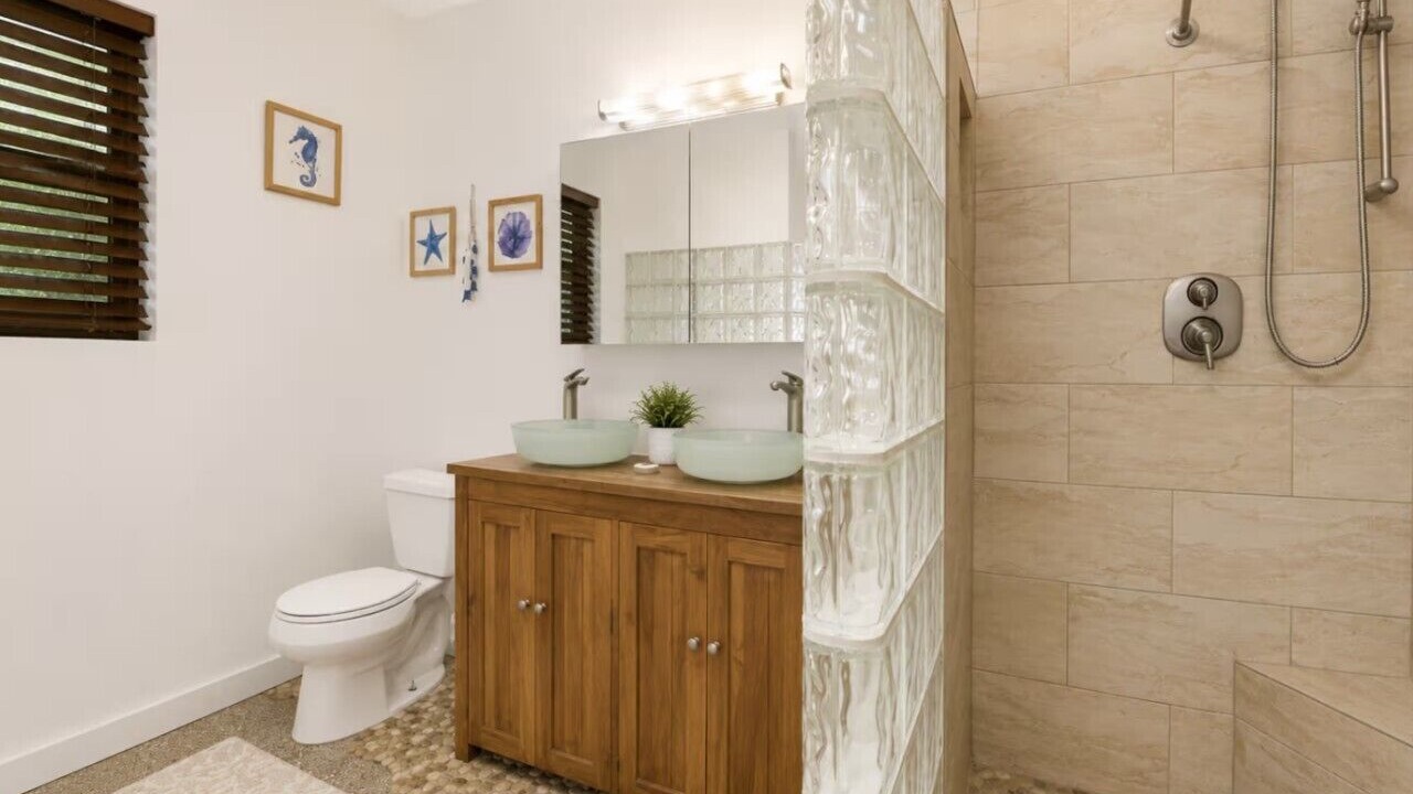 Photo of Bathroom in Royal Poinciana