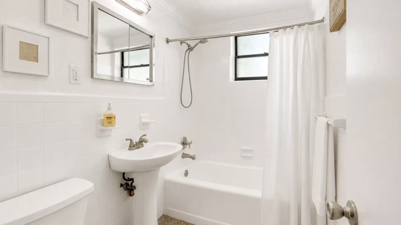 Photo of Bathroom in Royal Poinciana