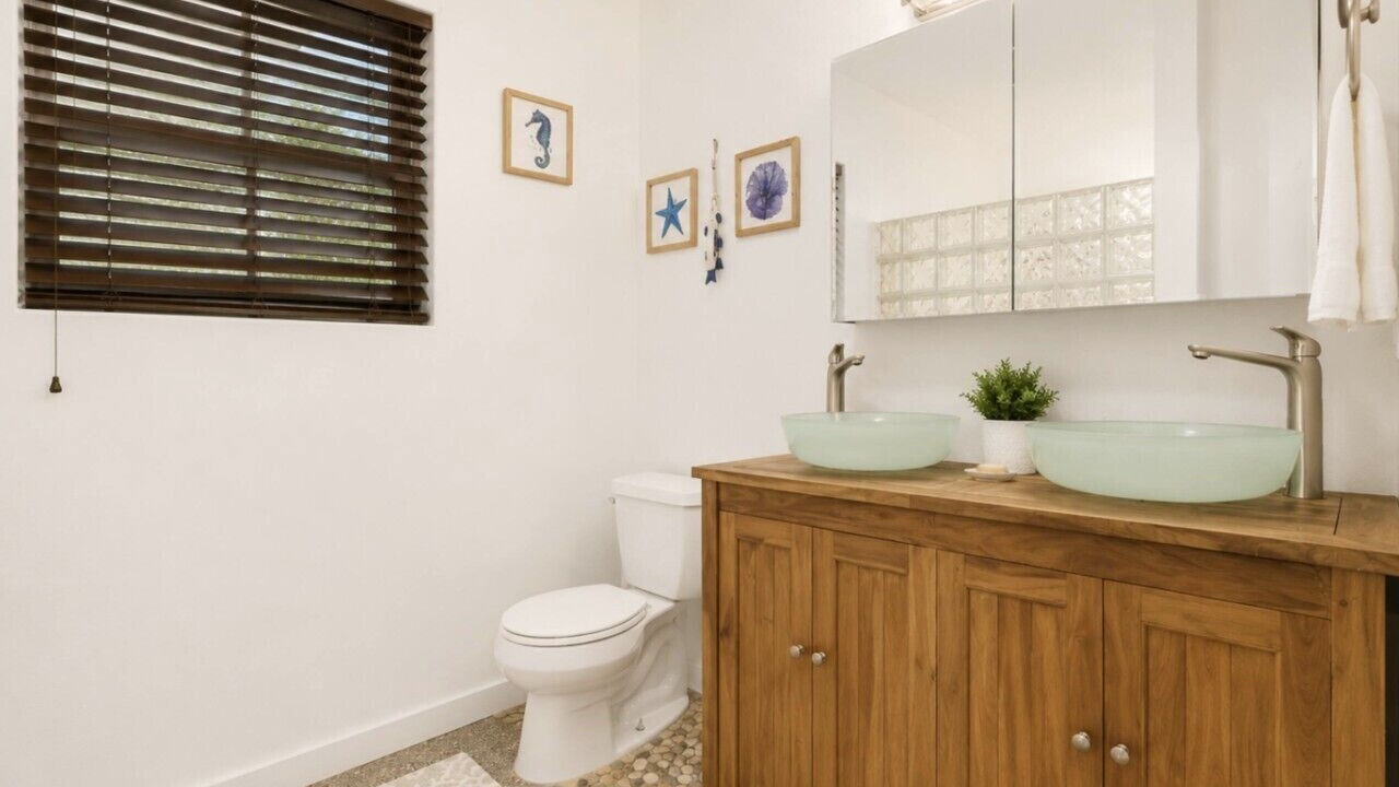Photo of Bathroom in Royal Poinciana