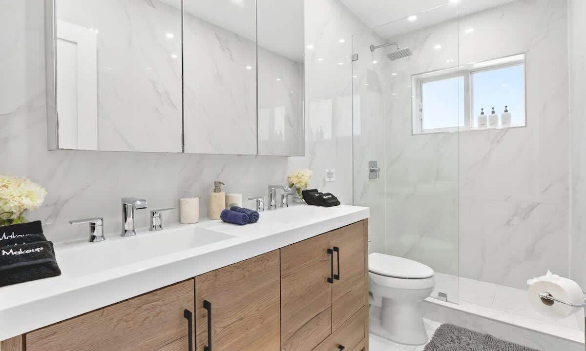 Photo of Bathroom in Golden Glades