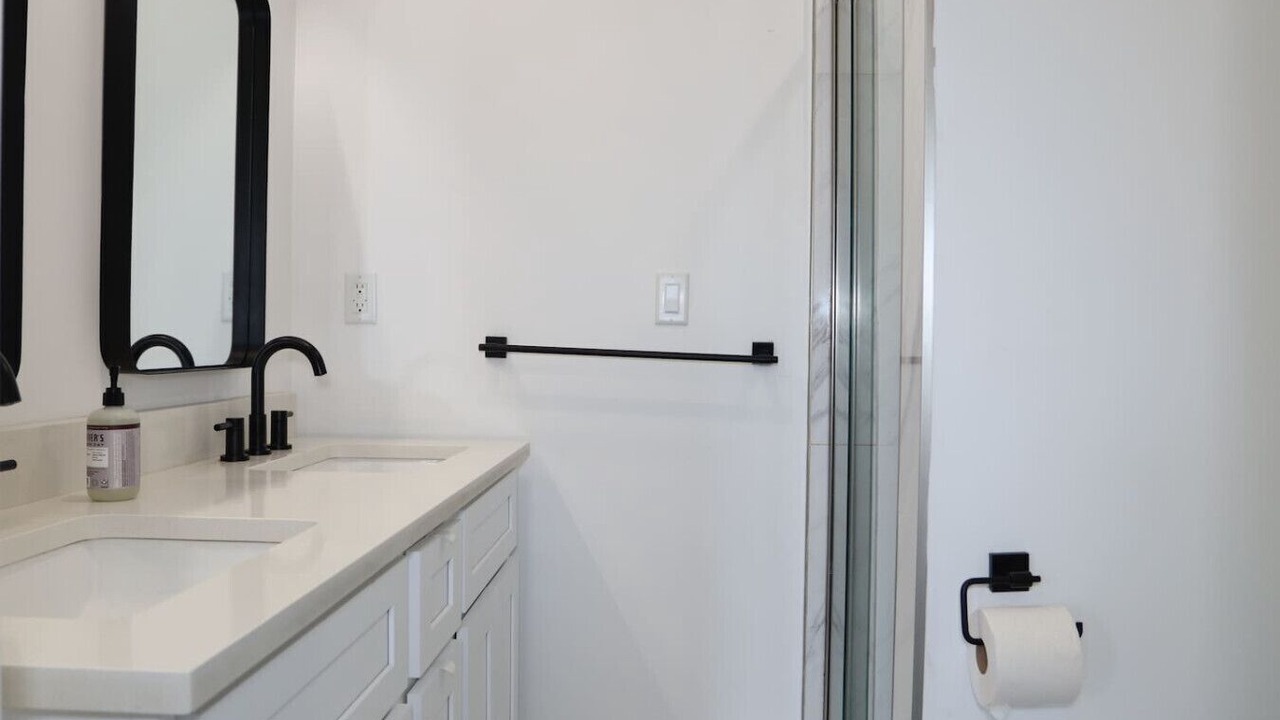 Photo of Bathroom in Communipaw