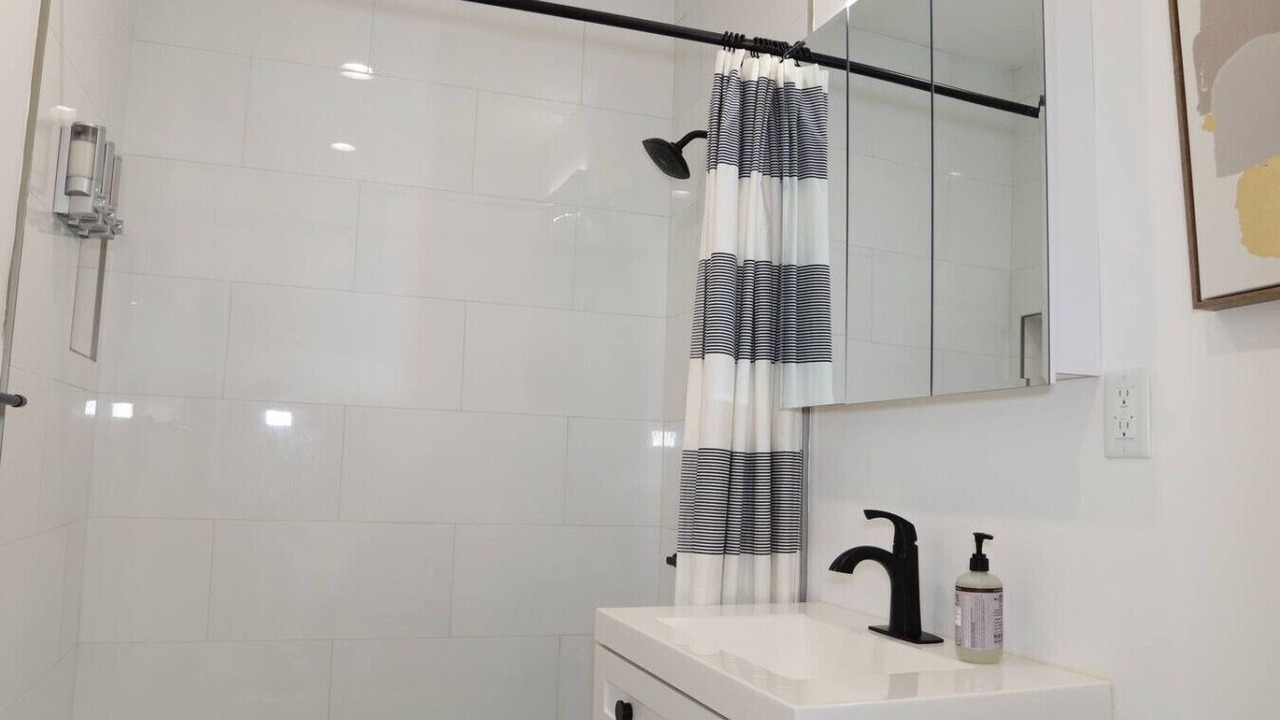 Photo of Bathroom in Communipaw