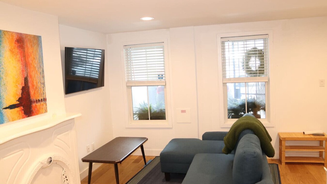 Photo of Livingroom in Communipaw