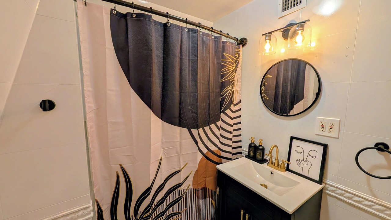 Photo of Bathroom in Weehawken