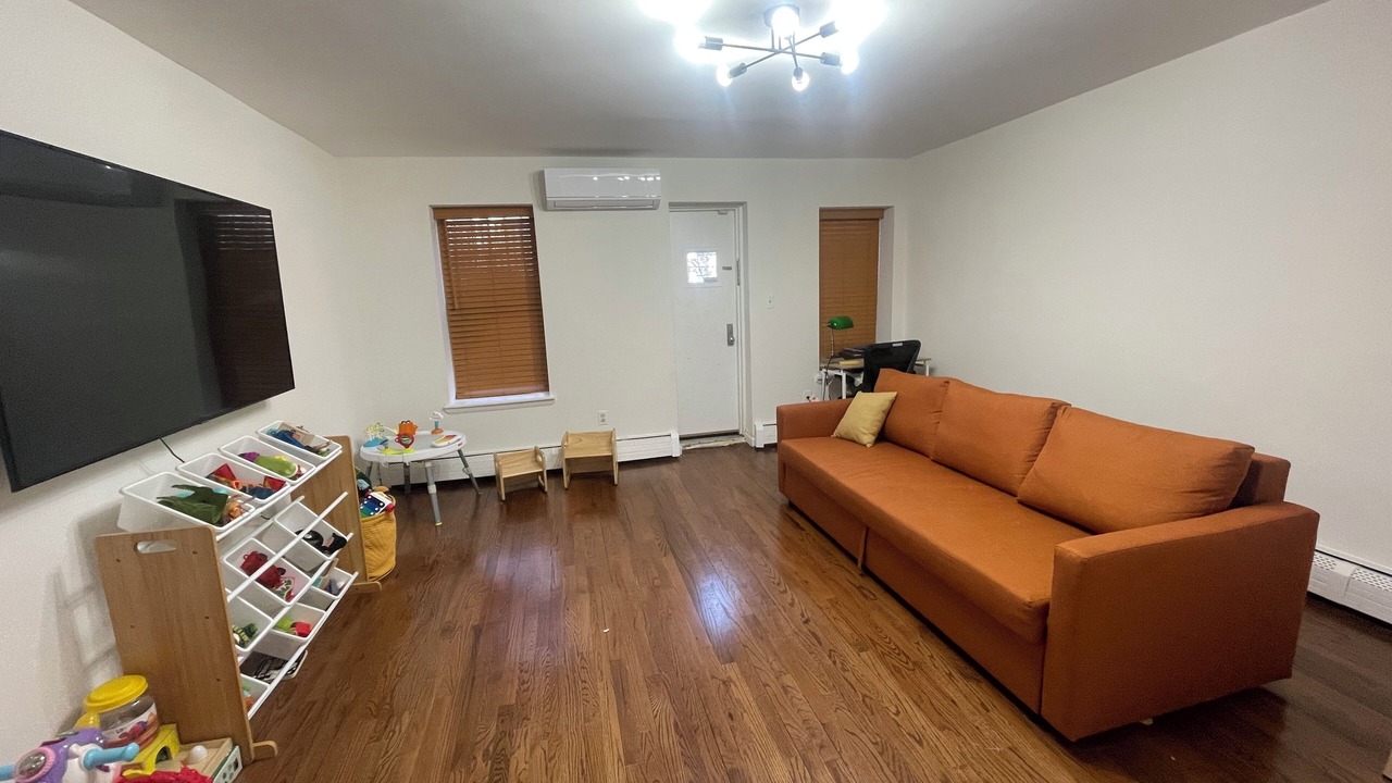 Photo of Livingroom in Longwood