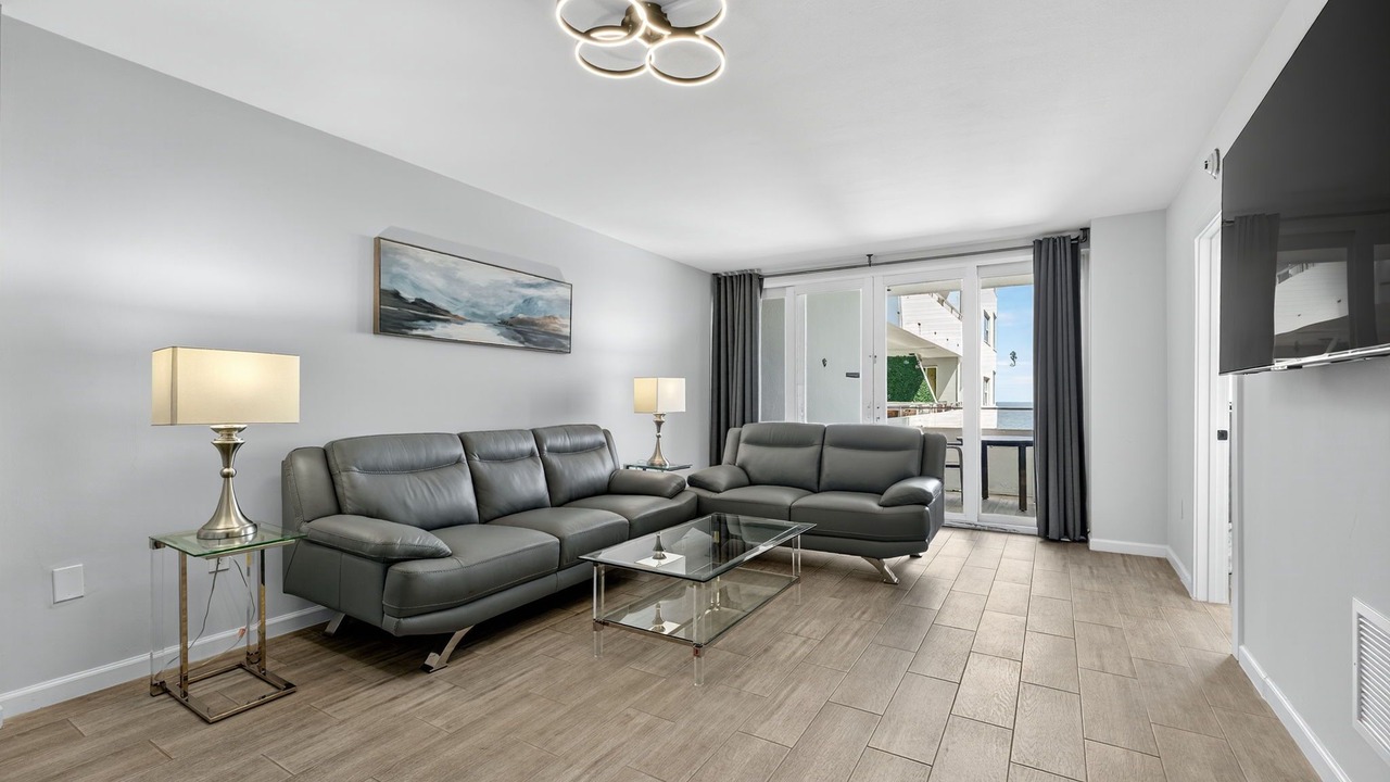 Photo of Livingroom in Galt Mile