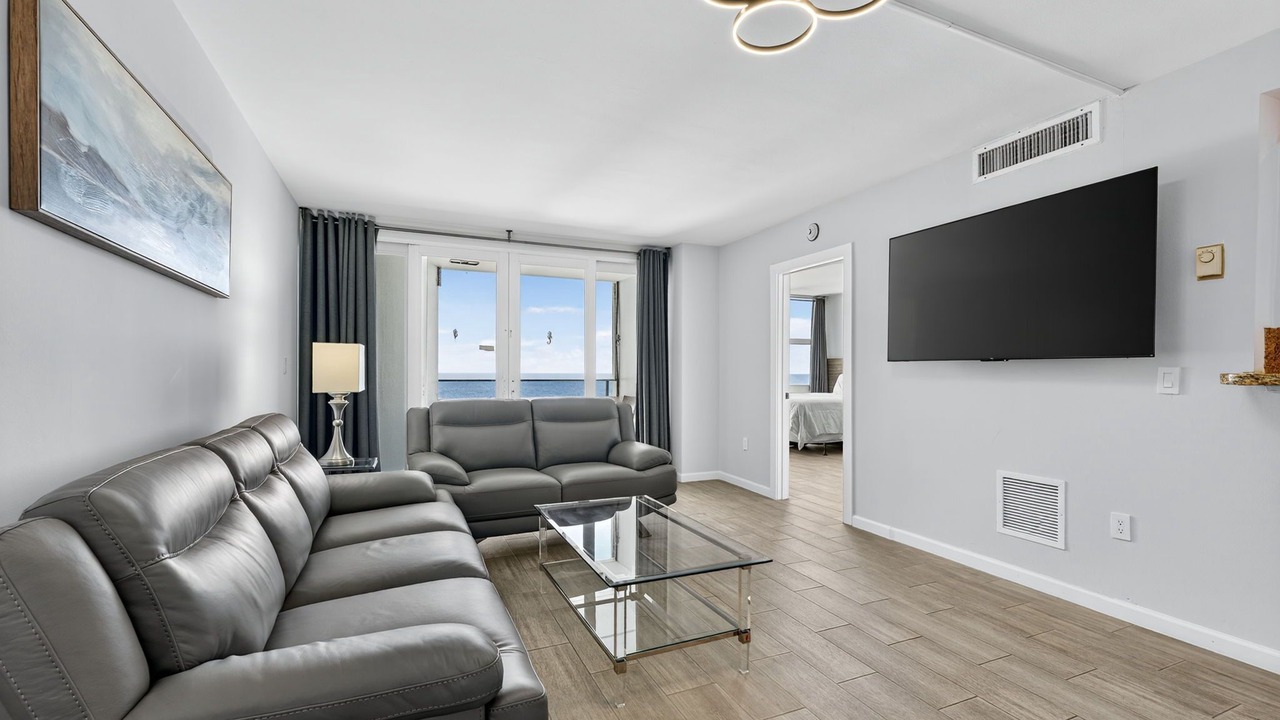 Photo of Livingroom in Galt Mile