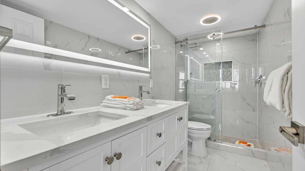 Photo of Bathroom in Galt Mile