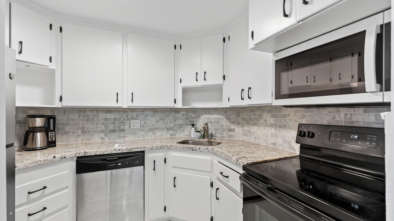 Photo of Kitchen in Bermuda Riviera