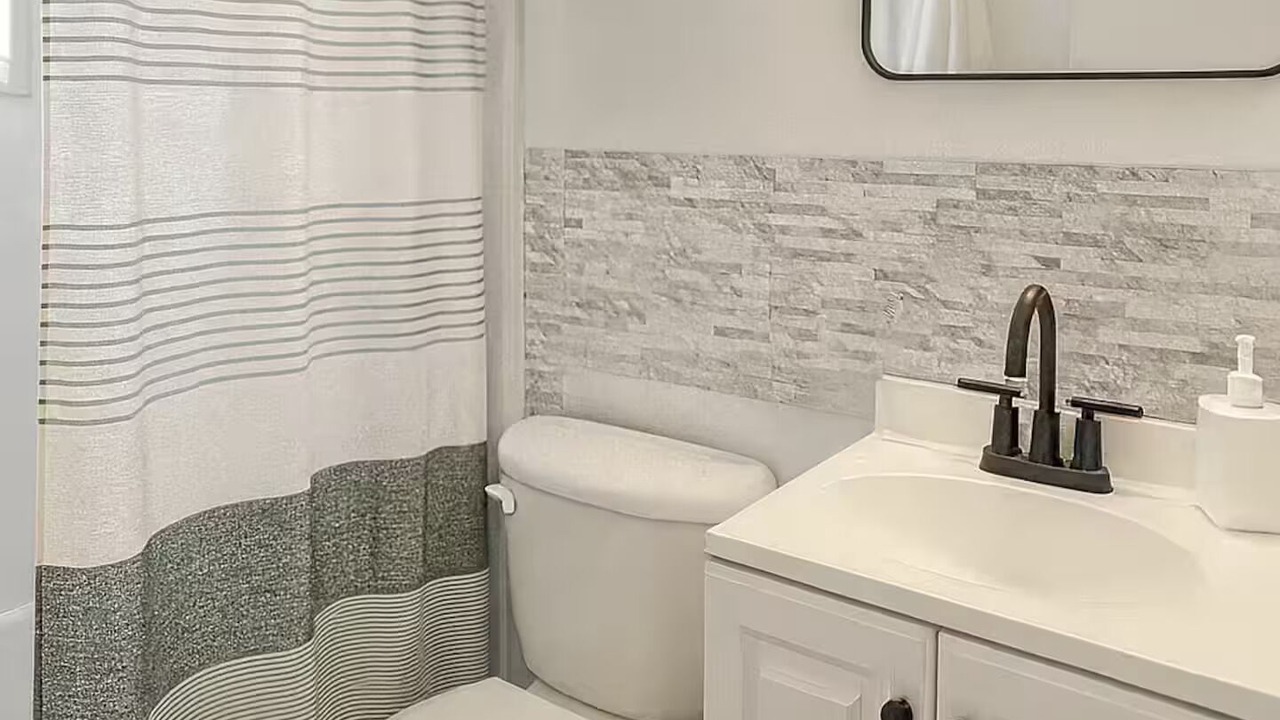 Photo of Bathroom in Lake Ridge