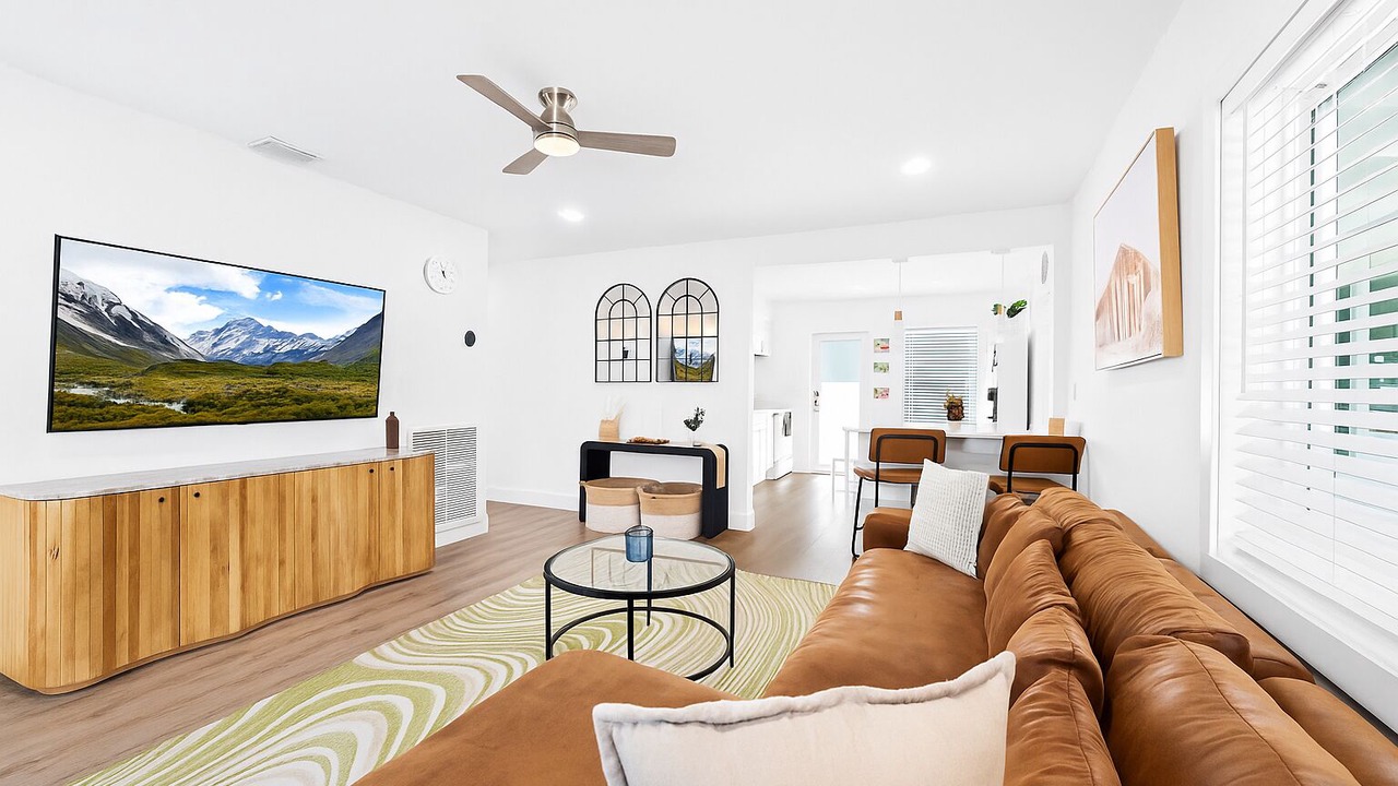 Photo of Livingroom in Lake Ridge