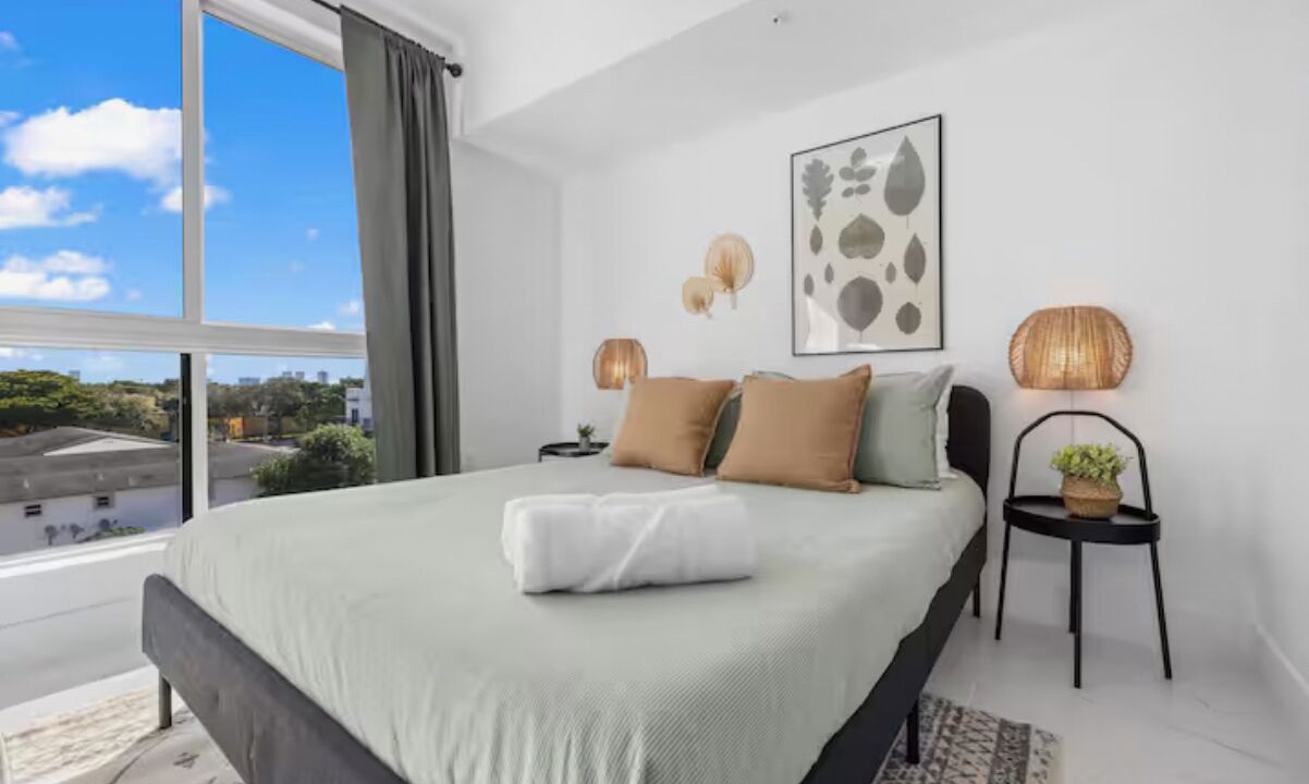 Photo of Bedroom in Downtown Hollywood