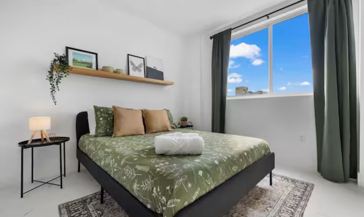 Photo of Bedroom in Downtown Hollywood