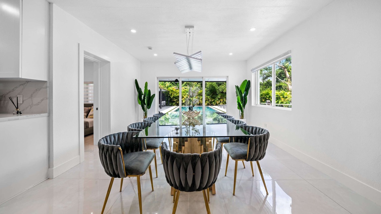 Photo of Livingroom in Golden Glades