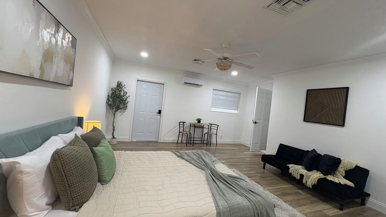 Photo of Bedroom in Lake Worth