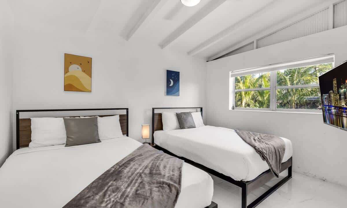 Photo of Bedroom in Middle River Terrace