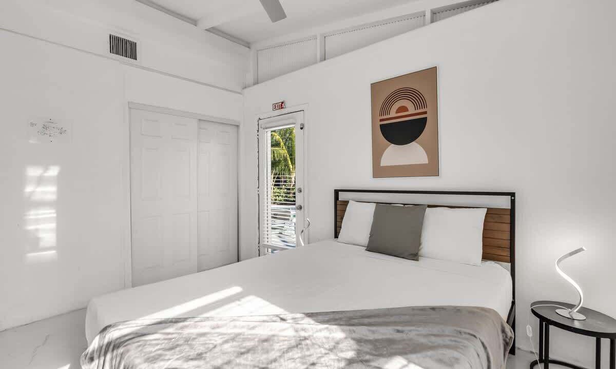 Photo of Bedroom in Middle River Terrace