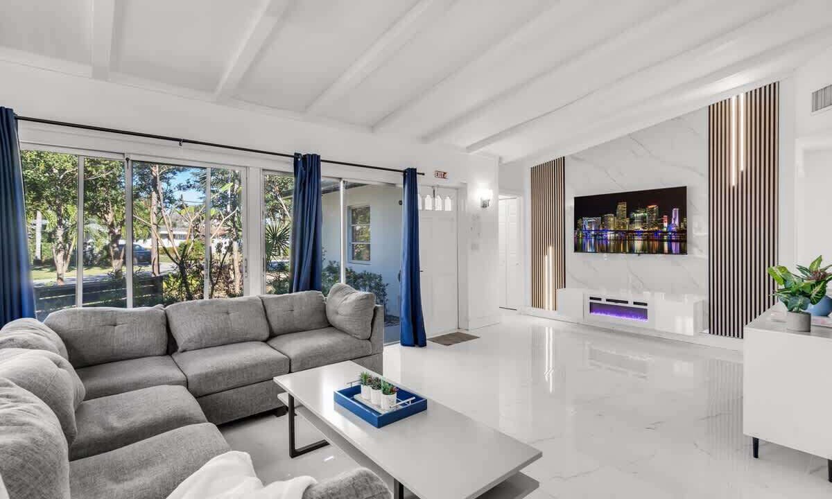 Photo of Livingroom in Middle River Terrace