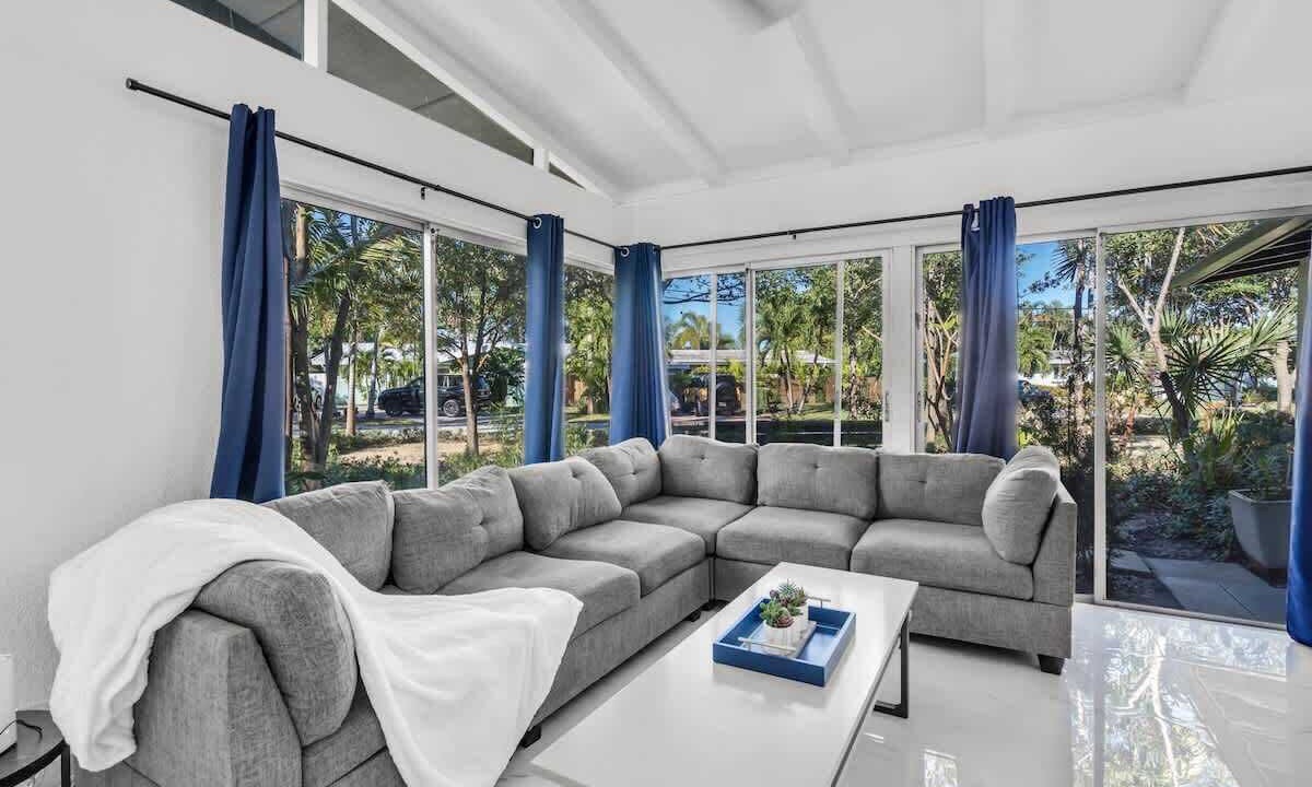 Photo of Livingroom in Middle River Terrace