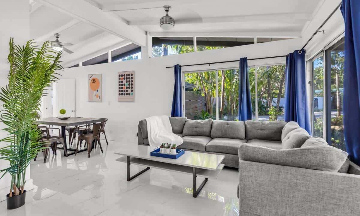 Photo of Livingroom in Middle River Terrace