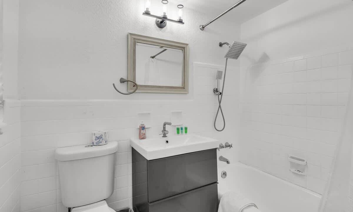 Photo of Bathroom in Middle River Terrace