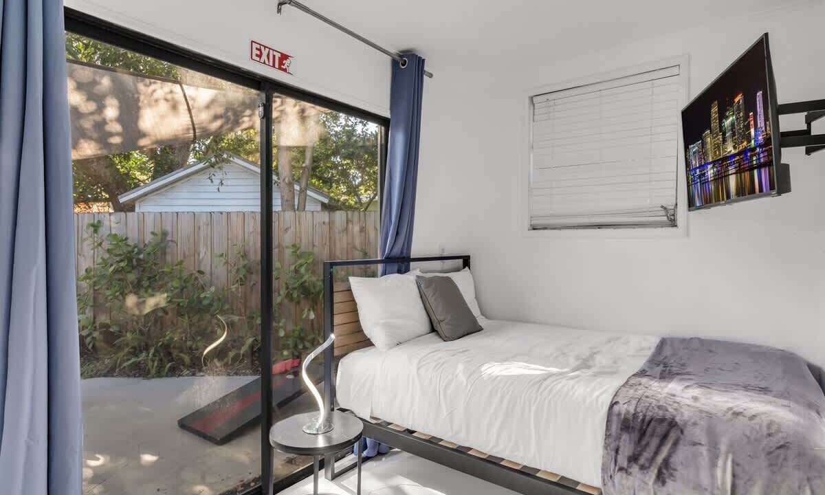 Photo of Bedroom in Middle River Terrace