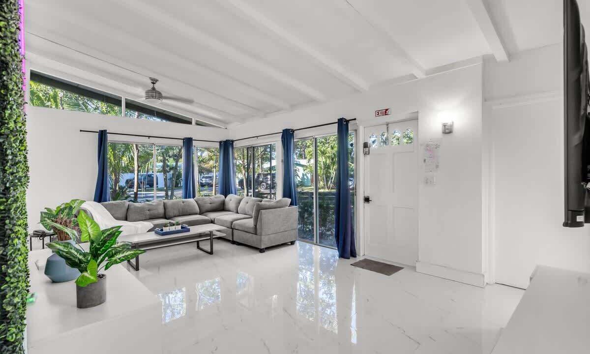 Photo of Livingroom in Middle River Terrace
