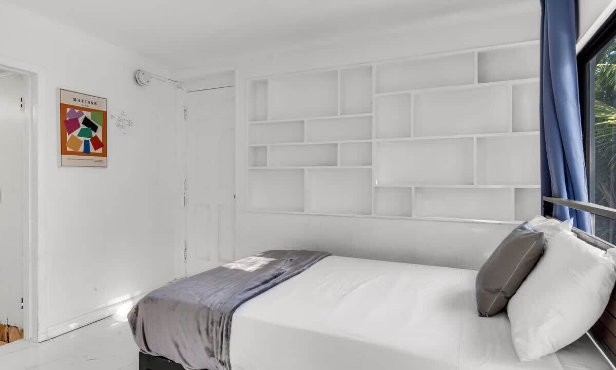 Photo of Bedroom in Middle River Terrace