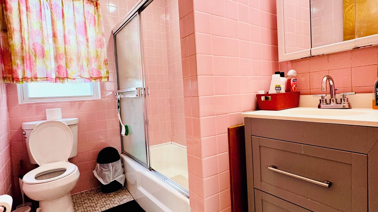 Photo of Bathroom in Niagara Falls