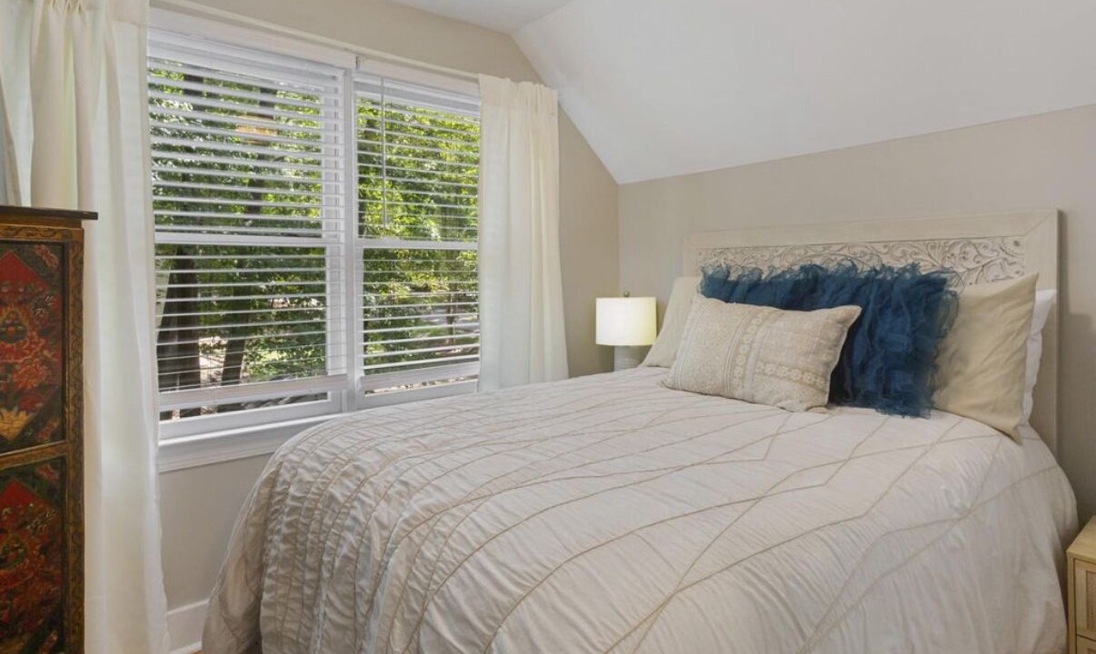 Photo of Bedroom in Lusby