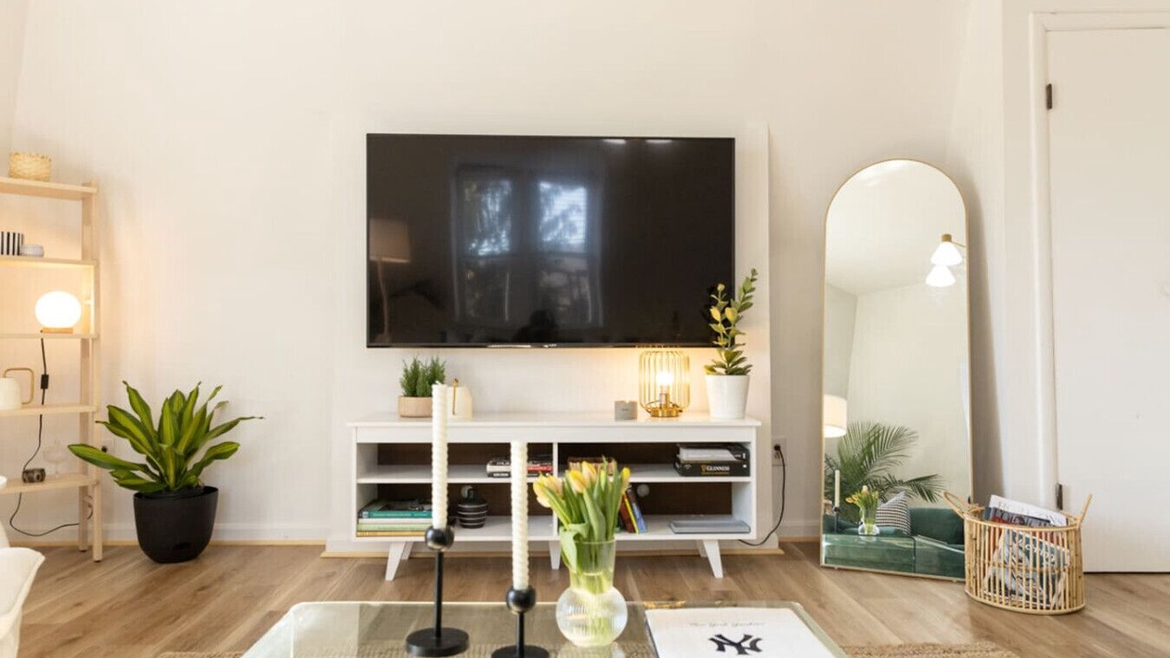 Photo of Livingroom in Newtonville