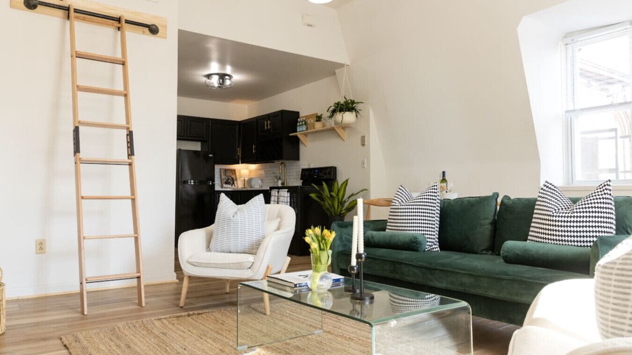 Photo of Livingroom in Newtonville