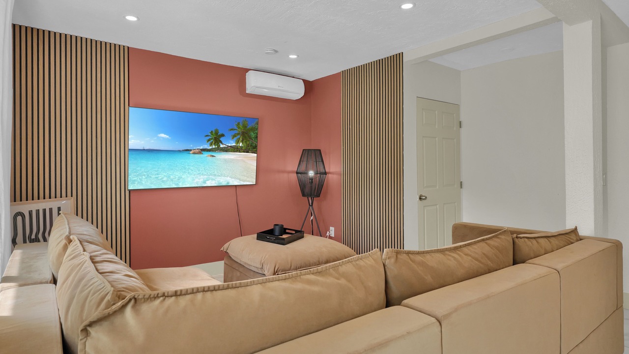Photo of Livingroom in West Little River