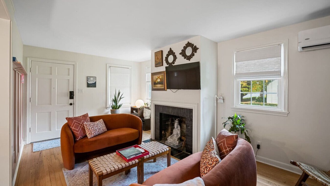 Photo of Livingroom in Charlottesville