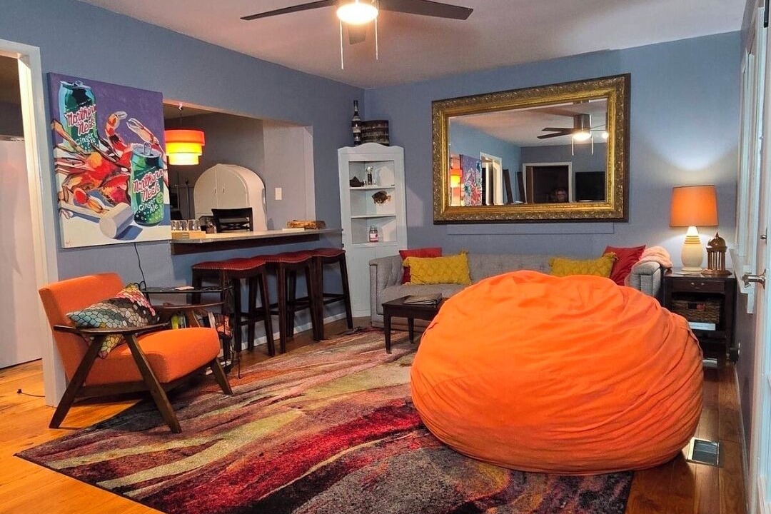 Photo of Livingroom in Millers Tavern