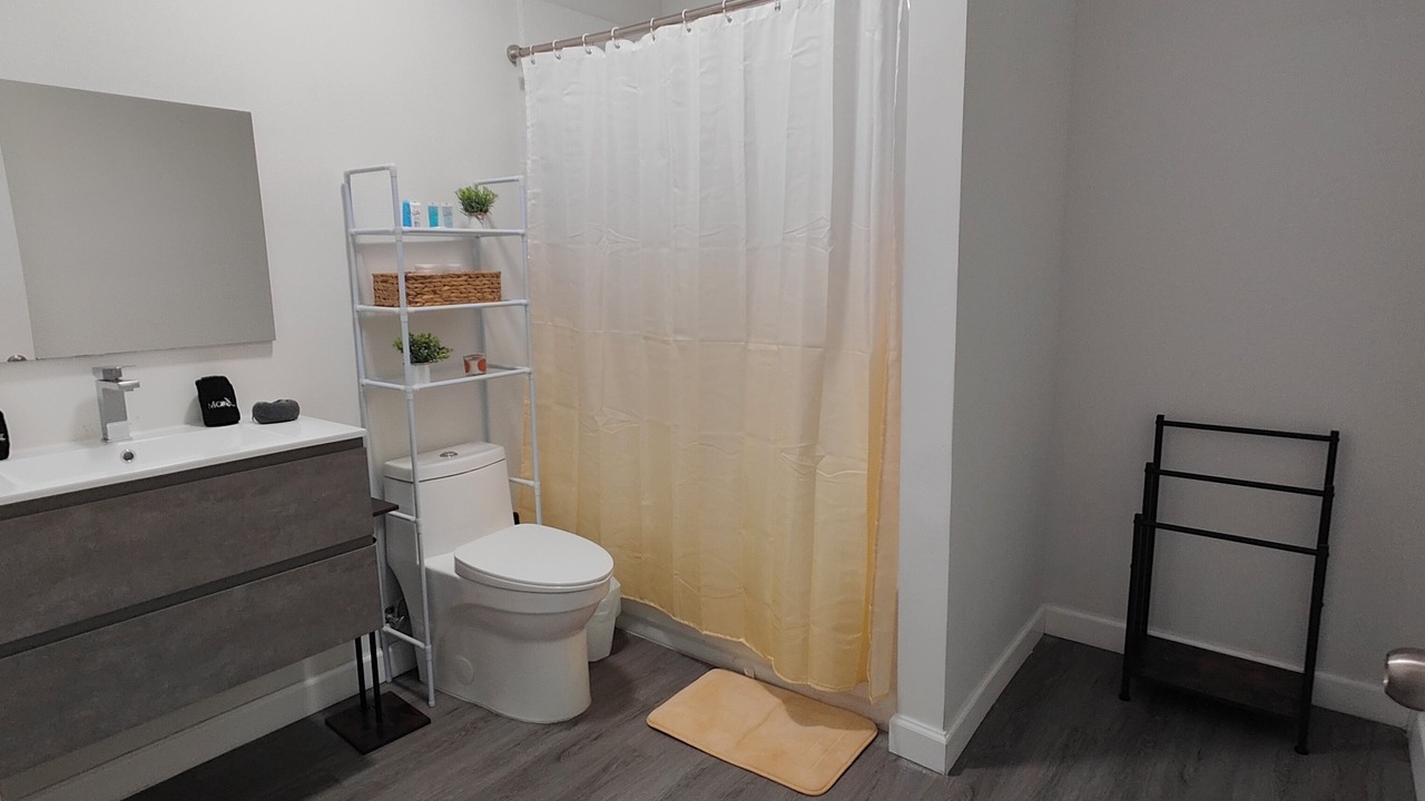 Photo of Bathroom in Allapattah