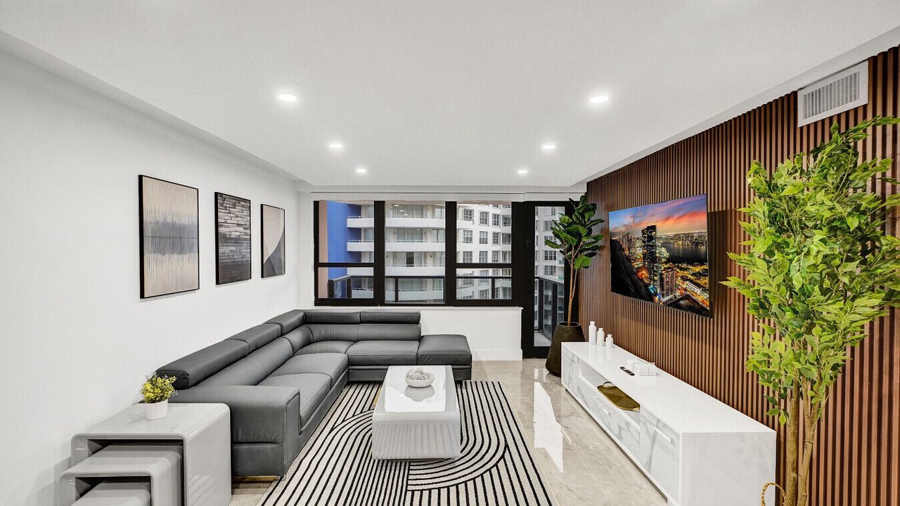 Photo of Livingroom in Mid Beach